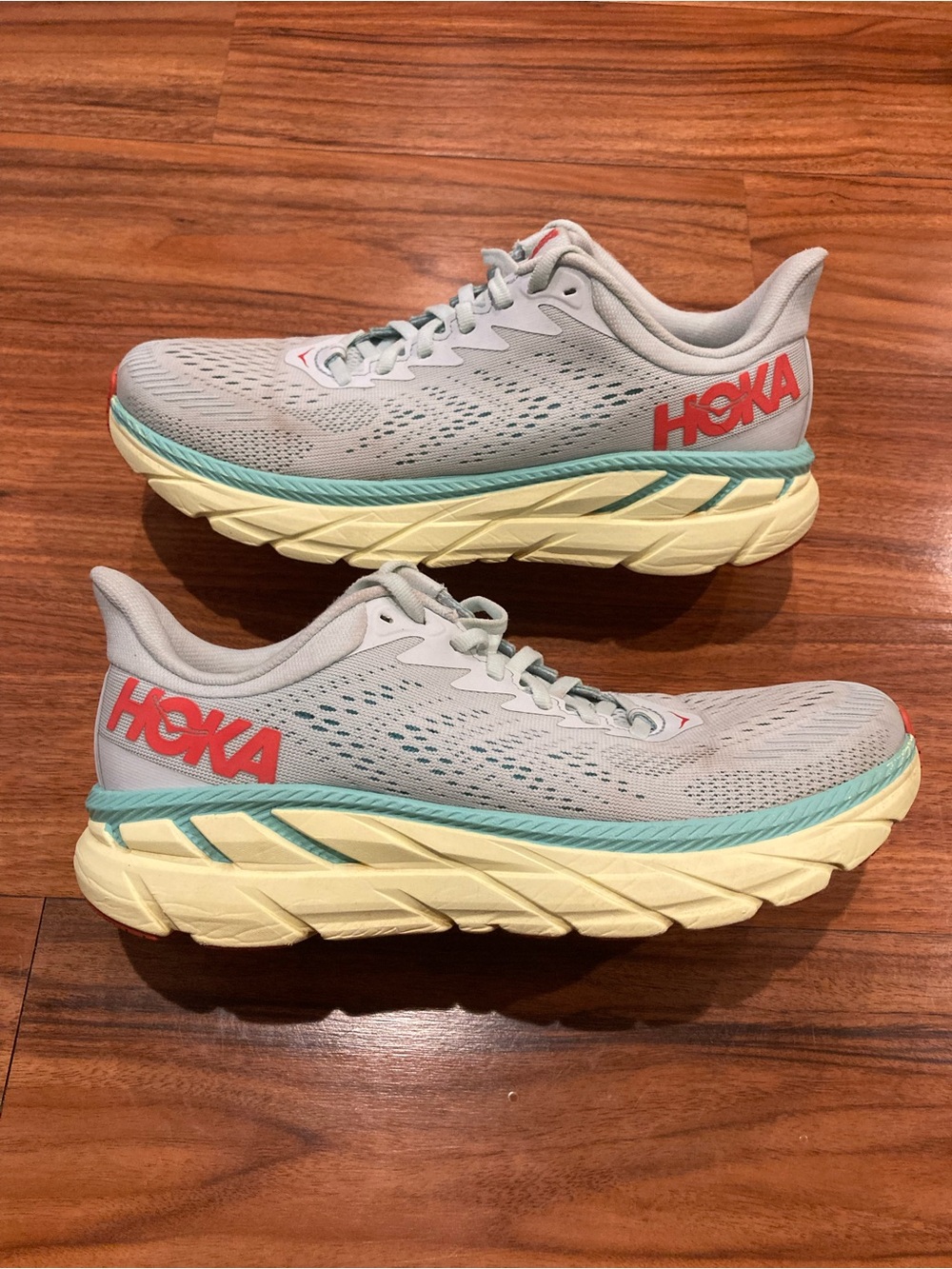 Hoka One One HOKA Clifton 7 Morning Mist Hot Coral Women’s SZ 8.5